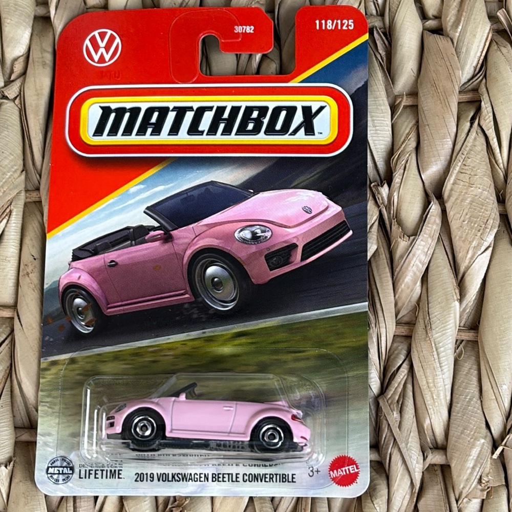 2019 Volkswagen Beetle Convertible Pink VW Bug Matchbox Car New 2025 Volkswagon